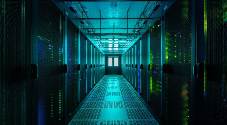 Data Center Competence von AKQUINET - Wir planen Ihr Rechenzentrum, standardisiert oder individuell. Serverraum im AKQUINET Rechenzentrum Hamburg