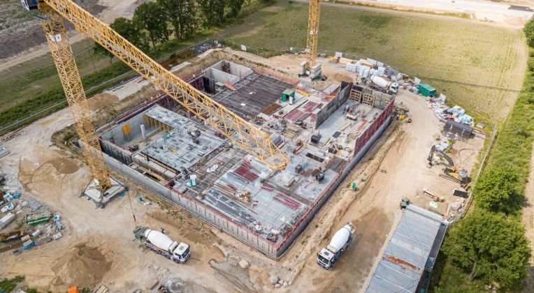 Rechenzentrum Victoria Park Hamburg Rahlstedt - Wir bauen das RZ der Zukunft - noch sicherer, noch innovativer - AKQUINET Foto aus der Vogelperspektive auf das Rechenzentrum Victoria Park in Hamburg Rahlstedt.